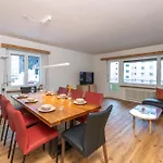 Apartment Cosy 3 Bedroom Balcony Free Parking Fast Wifi *