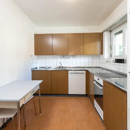 Cosy 3 Bedroom Balcony Free Parking Fast Wifi Apartment