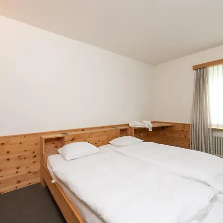 Cosy 3 Bedroom Balcony Free Parking Fast Wifi Apartment St. Moritz