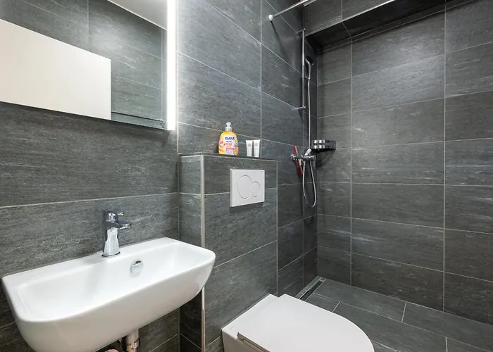 Cosy 3 Bedroom Balcony Free Parking Fast Wifi * Sankt Moritz