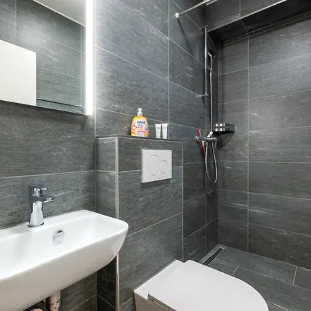 Cosy 3 Bedroom Balcony Free Parking Fast Wifi * 圣莫里茨